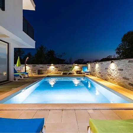 Beautiful In With Swimming Pool Apartment Medulin